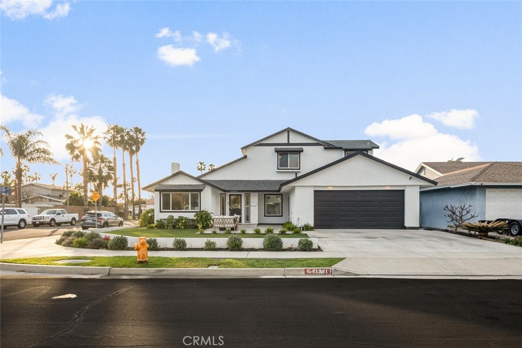 Nhà đẹp Huntington Beach, CA – 4 beds, 4 baths, $2.2M